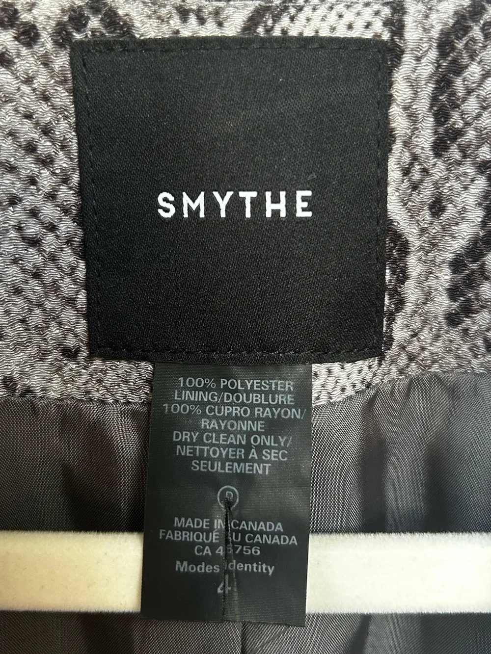 Smythe Long Shawl Blazer in Grey Snake Print Size 4 Gently Used